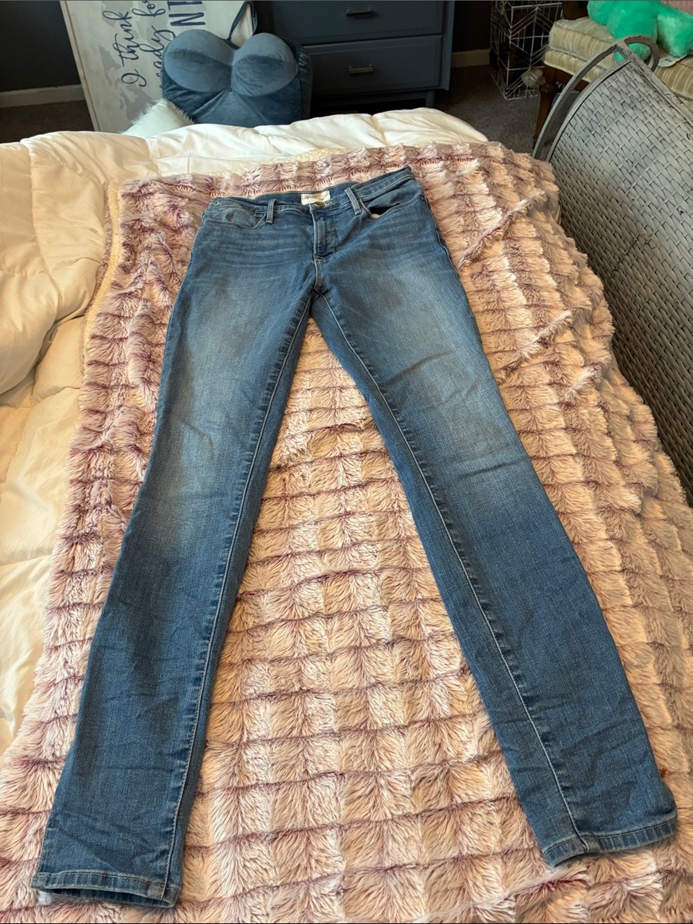 Frame Denim Skinny Jeans in Medium Blue Wash